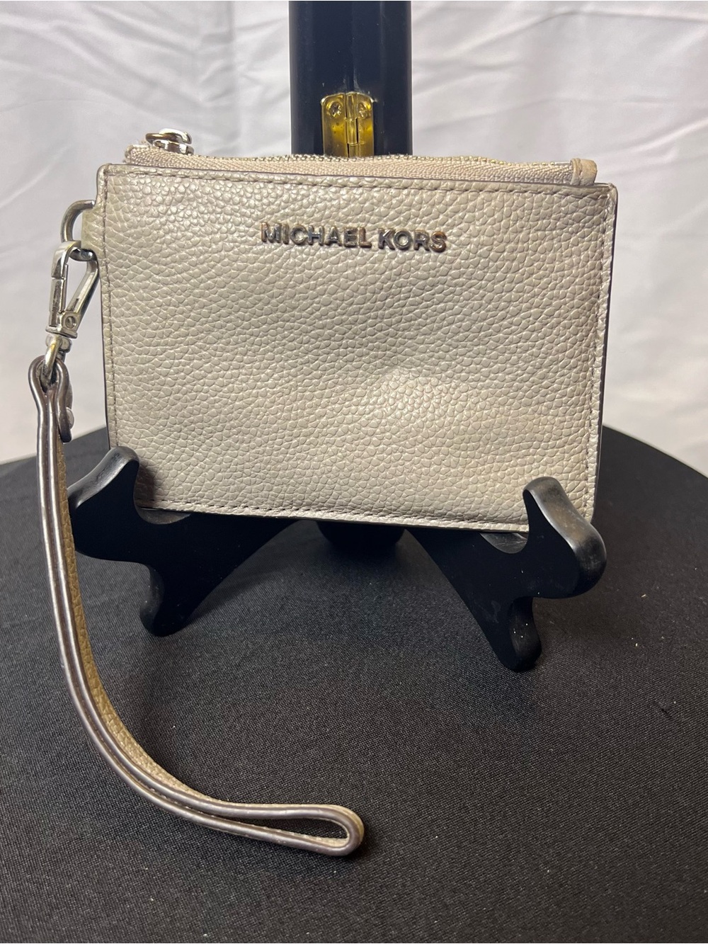 MK Pearl Grey Pebbled Leather Small Coin Purse Wristlet Wallet No Rips